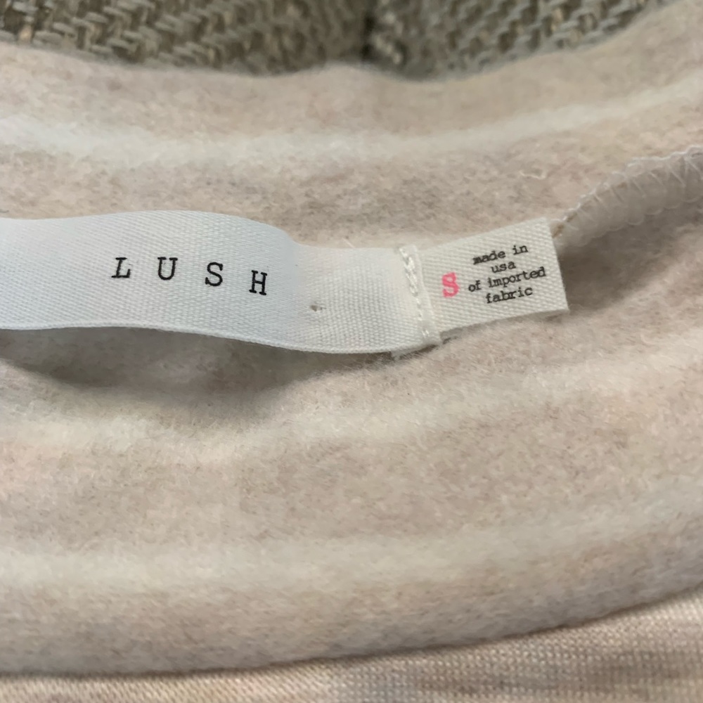Lush Women’s long sleeve, stripped top. NWOT Size L - Picture 4 of 4